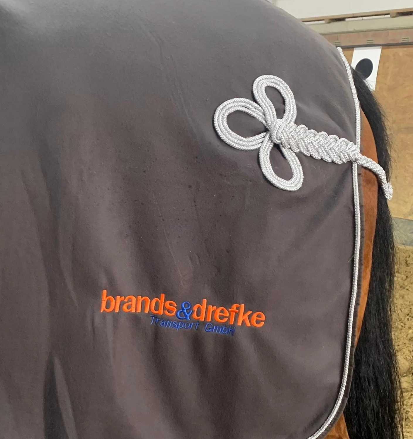 Reitsportzentrum Lichtenholz e. V. – QHP Ornament-Fleece-Kühldecke