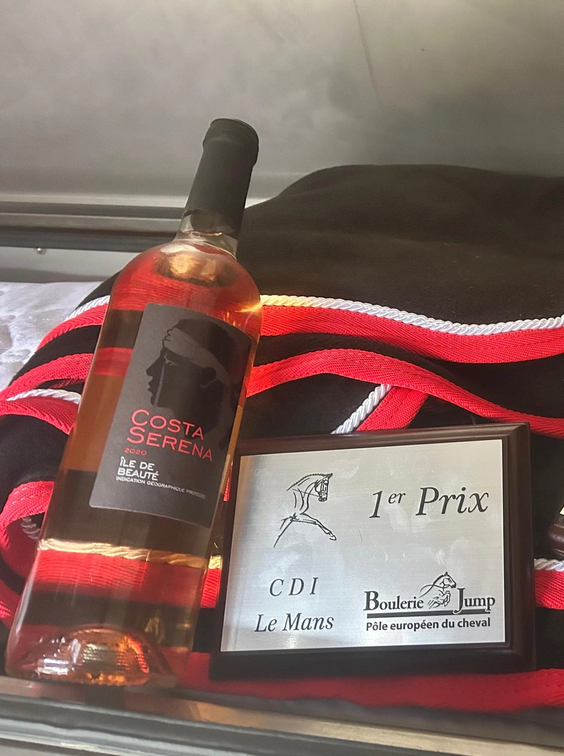 Reitsportzentrum Lichtenholz e. V. – Zertifikat und Flasche