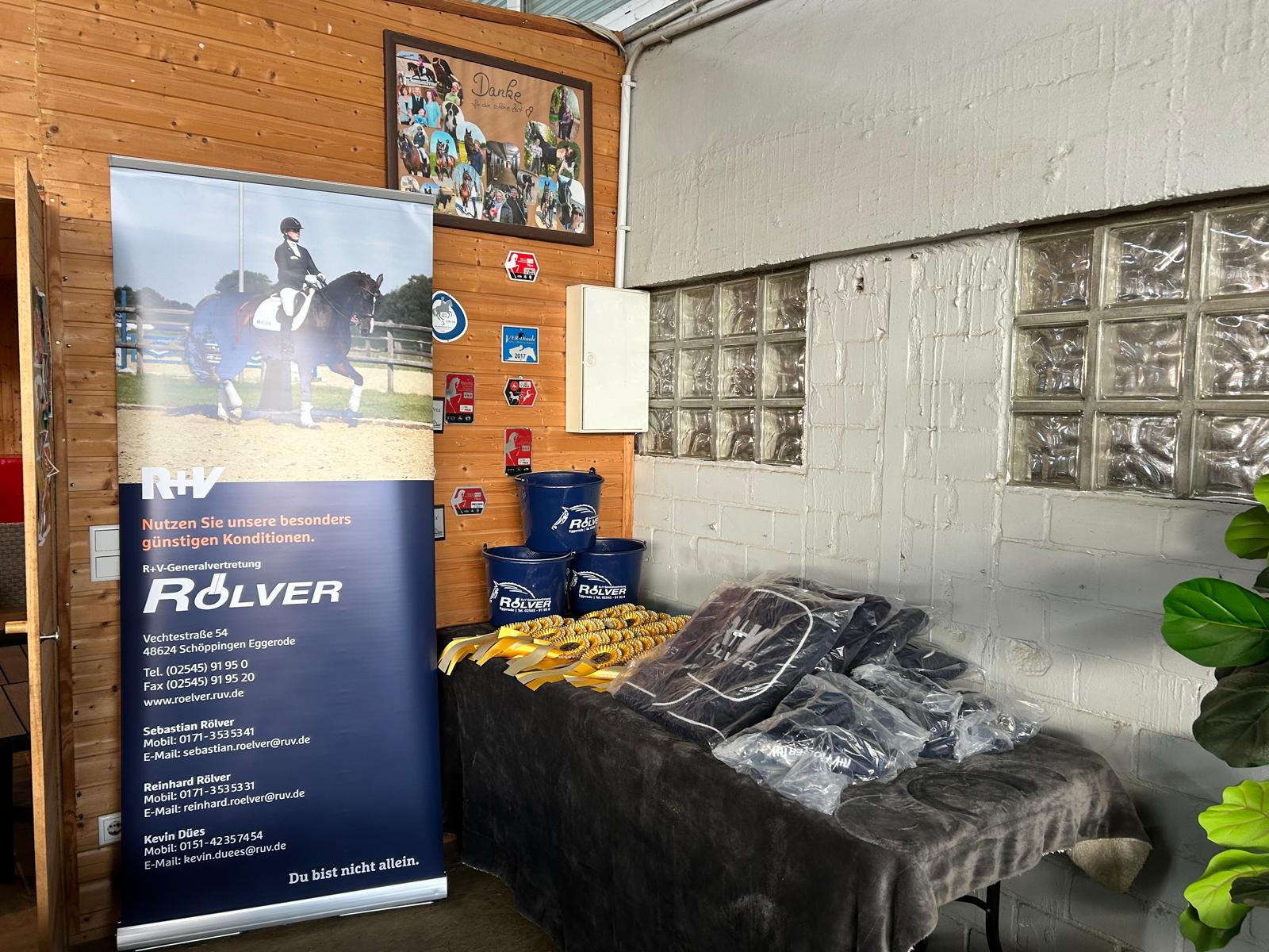 Reitsportzentrum Lichtenholz e. V. – QHP Ornament-Fleece-Kühldecke, Reiter auf Pferd
