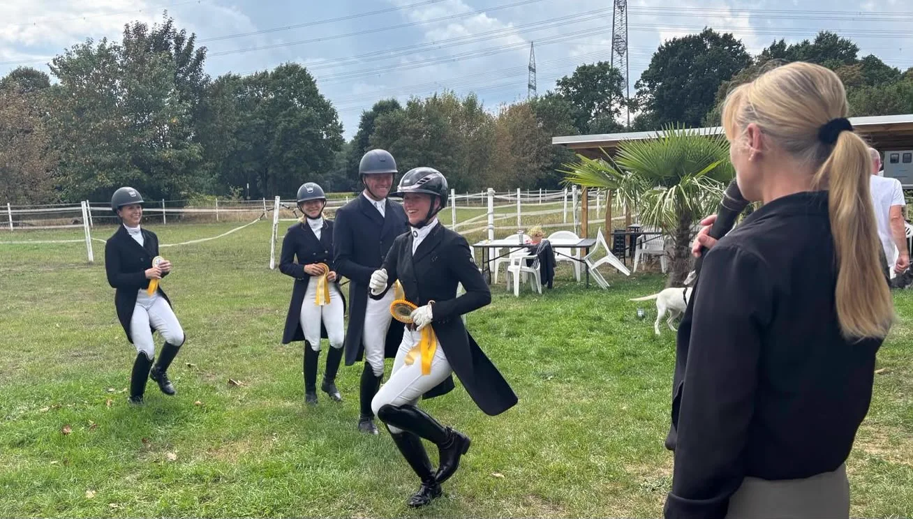 Reitsportzentrum Lichtenholz e. V. – Platzierte nach der Siegerehrung